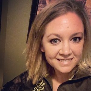 Meet your Posher, Elizabeth